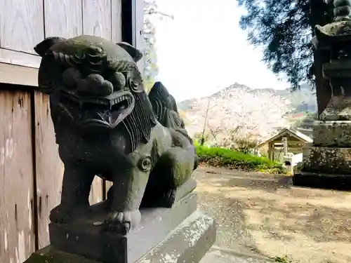 臼杵神社の狛犬