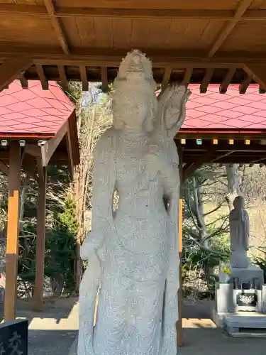 御宮野地蔵尊の{uncategorized: "未分類", other: "その他", undefined: "問題あり", building: "その他建物", grave: "お墓", sacred_gate: "鳥居", guardian: "狛犬", statue: "像", buddha: "仏像", history: "歴史", nature: "自然", garden: "庭園", animal: "動物", pagoda: "塔", temizu: "手水舎", mountain_gate: "山門・神門", sanctuary: "本殿・本堂", subordinate: "末社・摂社", art: "芸術", scenery: "景色", jizo: "地蔵", ema: "絵馬", goshuin: "御朱印", omikuji: "おみくじ", items: "授与品その他", amulet: "お守り", goshuincho: "御朱印帳", eats: "食事", festival: "お祭り", votive_dance: "神楽", shichigosan: "七五三参", wedding: "結婚式", experience: "体験その他", initially: "初詣", around: "周辺", anti_infection: "感染症対策"}