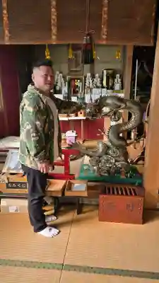 龍本寺の{uncategorized: "未分類", other: "その他", undefined: "問題あり", building: "その他建物", grave: "お墓", sacred_gate: "鳥居", guardian: "狛犬", statue: "像", buddha: "仏像", history: "歴史", nature: "自然", garden: "庭園", animal: "動物", pagoda: "塔", temizu: "手水舎", mountain_gate: "山門・神門", sanctuary: "本殿・本堂", subordinate: "末社・摂社", art: "芸術", scenery: "景色", jizo: "地蔵", ema: "絵馬", goshuin: "御朱印", omikuji: "おみくじ", items: "授与品その他", amulet: "お守り", goshuincho: "御朱印帳", eats: "食事", festival: "お祭り", votive_dance: "神楽", shichigosan: "七五三参", wedding: "結婚式", experience: "体験その他", initially: "初詣", around: "周辺", anti_infection: "感染症対策"}