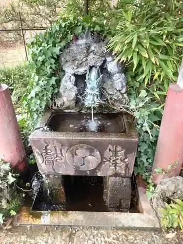 身形神社の手水舎