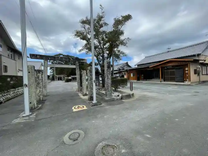 奈々美神社の{uncategorized: "未分類", other: "その他", undefined: "問題あり", building: "その他建物", grave: "お墓", sacred_gate: "鳥居", guardian: "狛犬", statue: "像", buddha: "仏像", history: "歴史", nature: "自然", garden: "庭園", animal: "動物", pagoda: "塔", temizu: "手水舎", mountain_gate: "山門・神門", sanctuary: "本殿・本堂", subordinate: "末社・摂社", art: "芸術", scenery: "景色", jizo: "地蔵", ema: "絵馬", goshuin: "御朱印", omikuji: "おみくじ", items: "授与品その他", amulet: "お守り", goshuincho: "御朱印帳", eats: "食事", festival: "お祭り", votive_dance: "神楽", shichigosan: "七五三参", wedding: "結婚式", experience: "体験その他", initially: "初詣", around: "周辺", anti_infection: "感染症対策"}