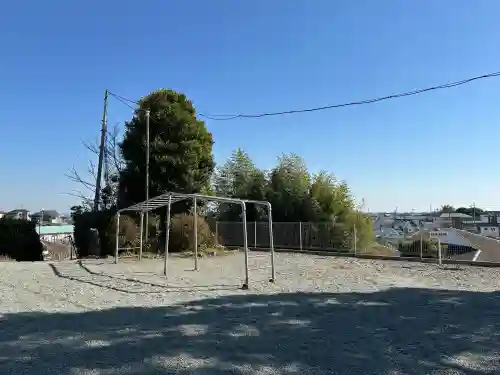 日月神社の{uncategorized: "未分類", other: "その他", undefined: "問題あり", building: "その他建物", grave: "お墓", sacred_gate: "鳥居", guardian: "狛犬", statue: "像", buddha: "仏像", history: "歴史", nature: "自然", garden: "庭園", animal: "動物", pagoda: "塔", temizu: "手水舎", mountain_gate: "山門・神門", sanctuary: "本殿・本堂", subordinate: "末社・摂社", art: "芸術", scenery: "景色", jizo: "地蔵", ema: "絵馬", goshuin: "御朱印", omikuji: "おみくじ", items: "授与品その他", amulet: "お守り", goshuincho: "御朱印帳", eats: "食事", festival: "お祭り", votive_dance: "神楽", shichigosan: "七五三参", wedding: "結婚式", experience: "体験その他", initially: "初詣", around: "周辺", anti_infection: "感染症対策"}