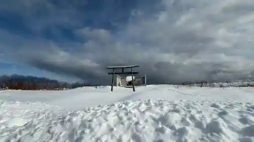 龍神（本別）の{uncategorized: "未分類", other: "その他", undefined: "問題あり", building: "その他建物", grave: "お墓", sacred_gate: "鳥居", guardian: "狛犬", statue: "像", buddha: "仏像", history: "歴史", nature: "自然", garden: "庭園", animal: "動物", pagoda: "塔", temizu: "手水舎", mountain_gate: "山門・神門", sanctuary: "本殿・本堂", subordinate: "末社・摂社", art: "芸術", scenery: "景色", jizo: "地蔵", ema: "絵馬", goshuin: "御朱印", omikuji: "おみくじ", items: "授与品その他", amulet: "お守り", goshuincho: "御朱印帳", eats: "食事", festival: "お祭り", votive_dance: "神楽", shichigosan: "七五三参", wedding: "結婚式", experience: "体験その他", initially: "初詣", around: "周辺", anti_infection: "感染症対策"}