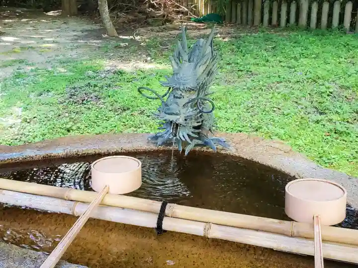 湯泉神社の手水舎