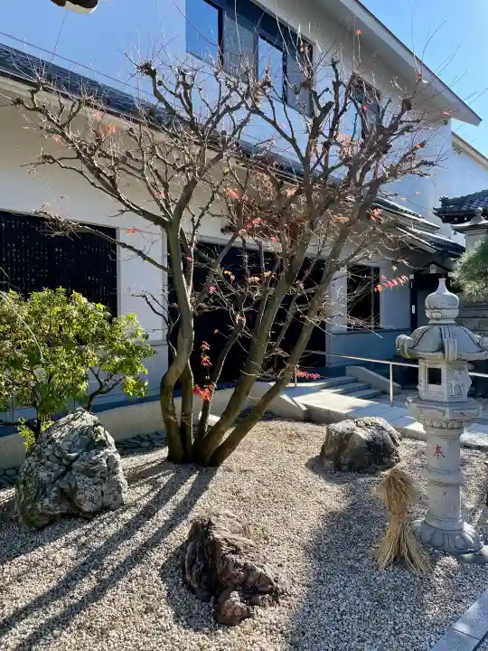 瑞光寺の{uncategorized: "未分類", other: "その他", undefined: "問題あり", building: "その他建物", grave: "お墓", sacred_gate: "鳥居", guardian: "狛犬", statue: "像", buddha: "仏像", history: "歴史", nature: "自然", garden: "庭園", animal: "動物", pagoda: "塔", temizu: "手水舎", mountain_gate: "山門・神門", sanctuary: "本殿・本堂", subordinate: "末社・摂社", art: "芸術", scenery: "景色", jizo: "地蔵", ema: "絵馬", goshuin: "御朱印", omikuji: "おみくじ", items: "授与品その他", amulet: "お守り", goshuincho: "御朱印帳", eats: "食事", festival: "お祭り", votive_dance: "神楽", shichigosan: "七五三参", wedding: "結婚式", experience: "体験その他", initially: "初詣", around: "周辺", anti_infection: "感染症対策"}