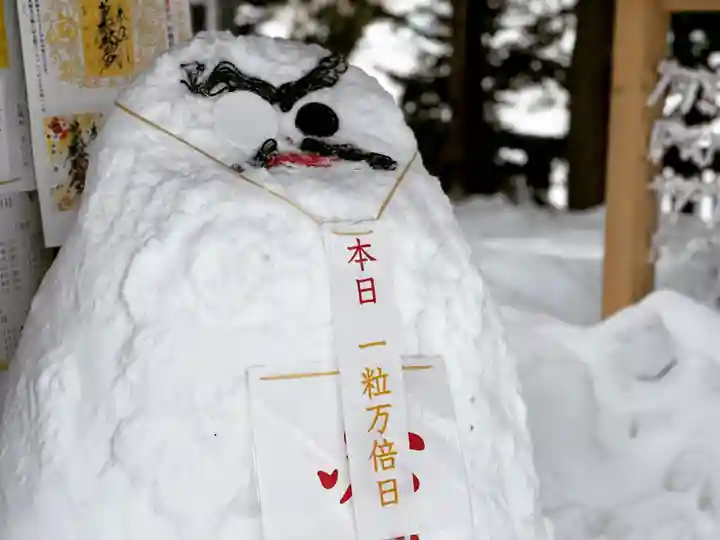 札幌諏訪神社の像