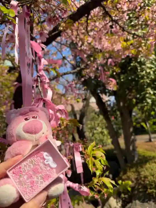 桜神宮の{uncategorized: "未分類", other: "その他", undefined: "問題あり", building: "その他建物", grave: "お墓", sacred_gate: "鳥居", guardian: "狛犬", statue: "像", buddha: "仏像", history: "歴史", nature: "自然", garden: "庭園", animal: "動物", pagoda: "塔", temizu: "手水舎", mountain_gate: "山門・神門", sanctuary: "本殿・本堂", subordinate: "末社・摂社", art: "芸術", scenery: "景色", jizo: "地蔵", ema: "絵馬", goshuin: "御朱印", omikuji: "おみくじ", items: "授与品その他", amulet: "お守り", goshuincho: "御朱印帳", eats: "食事", festival: "お祭り", votive_dance: "神楽", shichigosan: "七五三参", wedding: "結婚式", experience: "体験その他", initially: "初詣", around: "周辺", anti_infection: "感染症対策"}