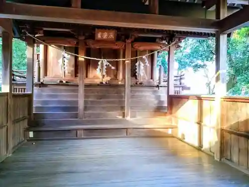 灰宝神社の本殿