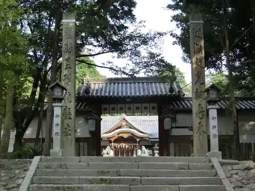 日根神社の山門