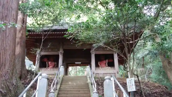 宝城坊の山門・神門