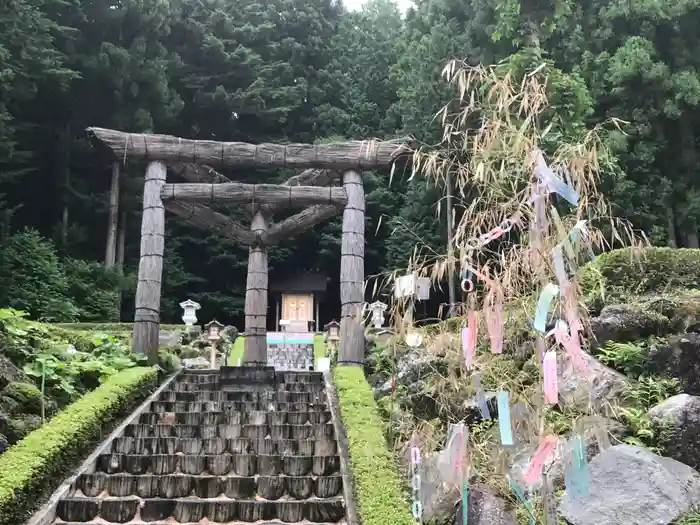 不二阿祖山太神宮の鳥居