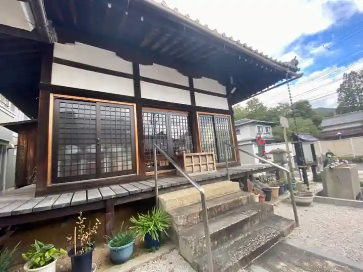 極楽寺の本殿・本堂