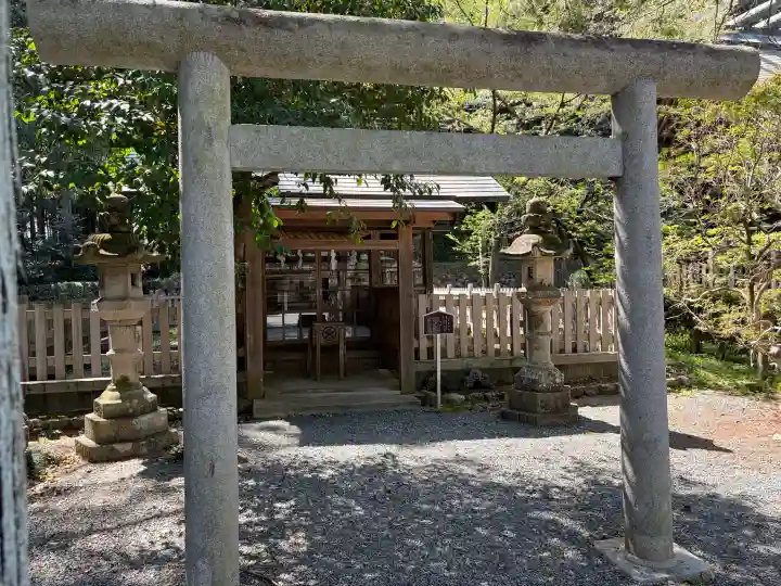 井伊谷宮の{uncategorized: "未分類", other: "その他", undefined: "問題あり", building: "その他建物", grave: "お墓", sacred_gate: "鳥居", guardian: "狛犬", statue: "像", buddha: "仏像", history: "歴史", nature: "自然", garden: "庭園", animal: "動物", pagoda: "塔", temizu: "手水舎", mountain_gate: "山門・神門", sanctuary: "本殿・本堂", subordinate: "末社・摂社", art: "芸術", scenery: "景色", jizo: "地蔵", ema: "絵馬", goshuin: "御朱印", omikuji: "おみくじ", items: "授与品その他", amulet: "お守り", goshuincho: "御朱印帳", eats: "食事", festival: "お祭り", votive_dance: "神楽", shichigosan: "七五三参", wedding: "結婚式", experience: "体験その他", initially: "初詣", around: "周辺", anti_infection: "感染症対策"}