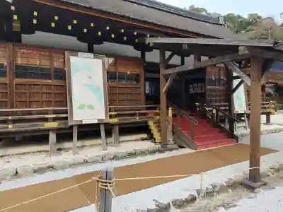 賀茂別雷神社（上賀茂神社）の{uncategorized: "未分類", other: "その他", undefined: "問題あり", building: "その他建物", grave: "お墓", sacred_gate: "鳥居", guardian: "狛犬", statue: "像", buddha: "仏像", history: "歴史", nature: "自然", garden: "庭園", animal: "動物", pagoda: "塔", temizu: "手水舎", mountain_gate: "山門・神門", sanctuary: "本殿・本堂", subordinate: "末社・摂社", art: "芸術", scenery: "景色", jizo: "地蔵", ema: "絵馬", goshuin: "御朱印", omikuji: "おみくじ", items: "授与品その他", amulet: "お守り", goshuincho: "御朱印帳", eats: "食事", festival: "お祭り", votive_dance: "神楽", shichigosan: "七五三参", wedding: "結婚式", experience: "体験その他", initially: "初詣", around: "周辺", anti_infection: "感染症対策"}