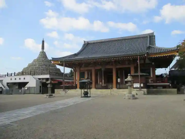 壬生寺の本殿・本堂