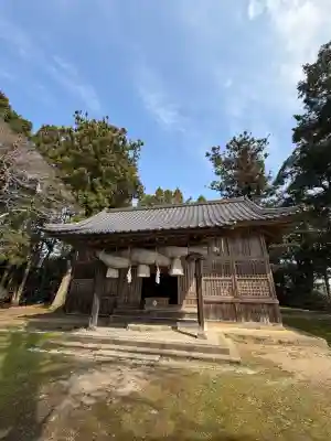 六所神社の{uncategorized: "未分類", other: "その他", undefined: "問題あり", building: "その他建物", grave: "お墓", sacred_gate: "鳥居", guardian: "狛犬", statue: "像", buddha: "仏像", history: "歴史", nature: "自然", garden: "庭園", animal: "動物", pagoda: "塔", temizu: "手水舎", mountain_gate: "山門・神門", sanctuary: "本殿・本堂", subordinate: "末社・摂社", art: "芸術", scenery: "景色", jizo: "地蔵", ema: "絵馬", goshuin: "御朱印", omikuji: "おみくじ", items: "授与品その他", amulet: "お守り", goshuincho: "御朱印帳", eats: "食事", festival: "お祭り", votive_dance: "神楽", shichigosan: "七五三参", wedding: "結婚式", experience: "体験その他", initially: "初詣", around: "周辺", anti_infection: "感染症対策"}