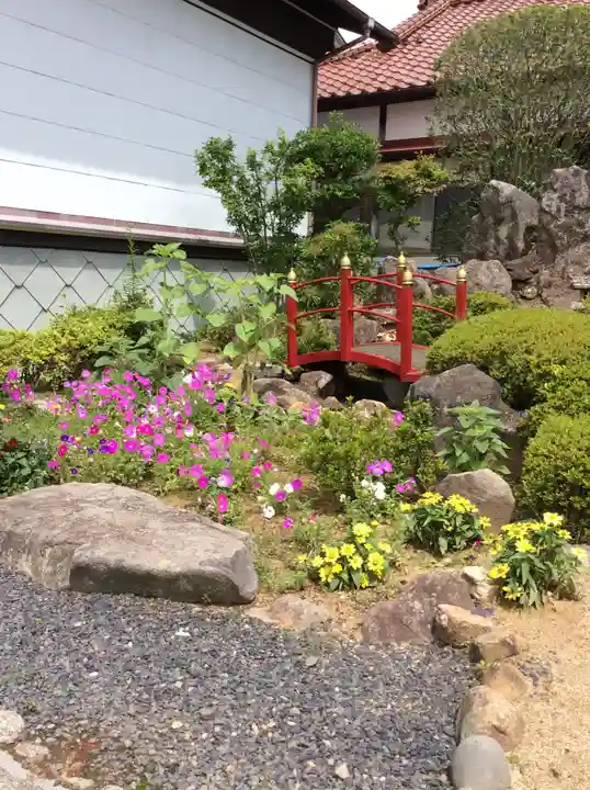 大鏑神社の庭園