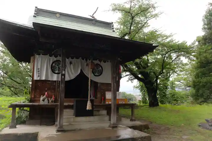 鶴ケ城稲荷神社の本殿・本堂