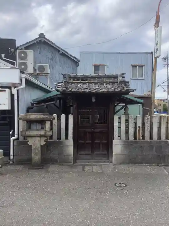 秋葉神社(本町)の山門・神門