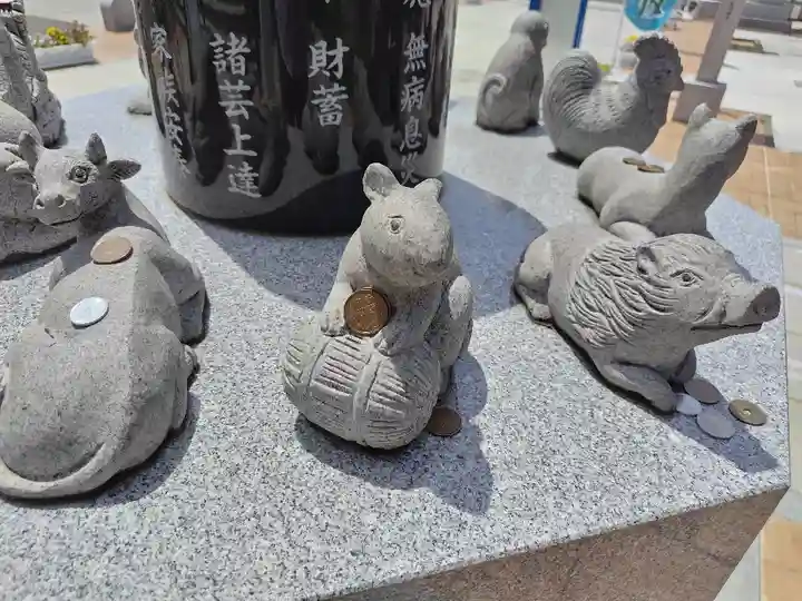 新川皇大神社の像