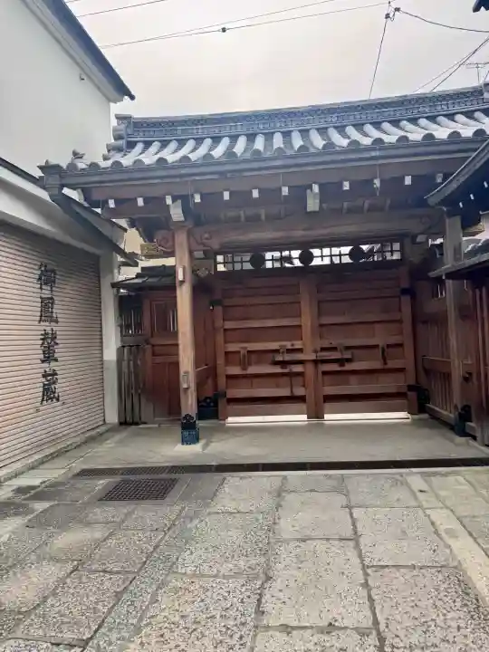 京都ゑびす神社の{uncategorized: "未分類", other: "その他", undefined: "問題あり", building: "その他建物", grave: "お墓", sacred_gate: "鳥居", guardian: "狛犬", statue: "像", buddha: "仏像", history: "歴史", nature: "自然", garden: "庭園", animal: "動物", pagoda: "塔", temizu: "手水舎", mountain_gate: "山門・神門", sanctuary: "本殿・本堂", subordinate: "末社・摂社", art: "芸術", scenery: "景色", jizo: "地蔵", ema: "絵馬", goshuin: "御朱印", omikuji: "おみくじ", items: "授与品その他", amulet: "お守り", goshuincho: "御朱印帳", eats: "食事", festival: "お祭り", votive_dance: "神楽", shichigosan: "七五三参", wedding: "結婚式", experience: "体験その他", initially: "初詣", around: "周辺", anti_infection: "感染症対策"}