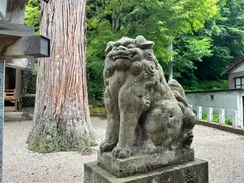 下梨地主神社の狛犬