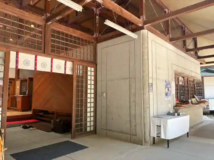 常陸國總社宮の{uncategorized: "未分類", other: "その他", undefined: "問題あり", building: "その他建物", grave: "お墓", sacred_gate: "鳥居", guardian: "狛犬", statue: "像", buddha: "仏像", history: "歴史", nature: "自然", garden: "庭園", animal: "動物", pagoda: "塔", temizu: "手水舎", mountain_gate: "山門・神門", sanctuary: "本殿・本堂", subordinate: "末社・摂社", art: "芸術", scenery: "景色", jizo: "地蔵", ema: "絵馬", goshuin: "御朱印", omikuji: "おみくじ", items: "授与品その他", amulet: "お守り", goshuincho: "御朱印帳", eats: "食事", festival: "お祭り", votive_dance: "神楽", shichigosan: "七五三参", wedding: "結婚式", experience: "体験その他", initially: "初詣", around: "周辺", anti_infection: "感染症対策"}