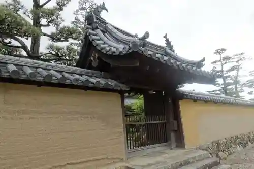 普門院の山門・神門
