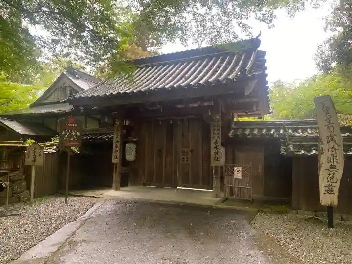 𠮷水神社(吉水神社)の{uncategorized: "未分類", other: "その他", undefined: "問題あり", building: "その他建物", grave: "お墓", sacred_gate: "鳥居", guardian: "狛犬", statue: "像", buddha: "仏像", history: "歴史", nature: "自然", garden: "庭園", animal: "動物", pagoda: "塔", temizu: "手水舎", mountain_gate: "山門・神門", sanctuary: "本殿・本堂", subordinate: "末社・摂社", art: "芸術", scenery: "景色", jizo: "地蔵", ema: "絵馬", goshuin: "御朱印", omikuji: "おみくじ", items: "授与品その他", amulet: "お守り", goshuincho: "御朱印帳", eats: "食事", festival: "お祭り", votive_dance: "神楽", shichigosan: "七五三参", wedding: "結婚式", experience: "体験その他", initially: "初詣", around: "周辺", anti_infection: "感染症対策"}