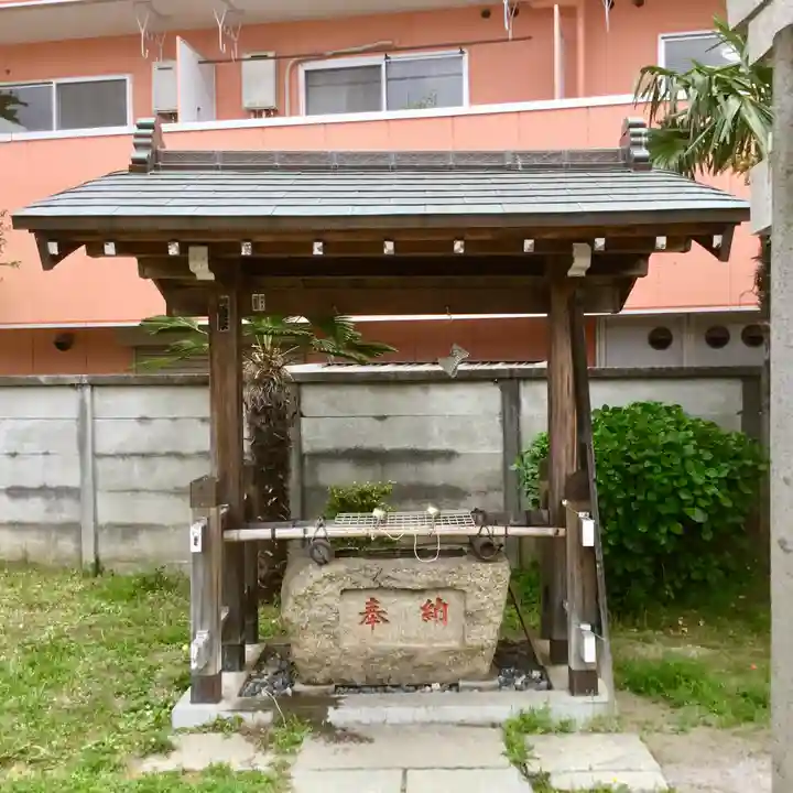 新田稲荷神社の手水舎
