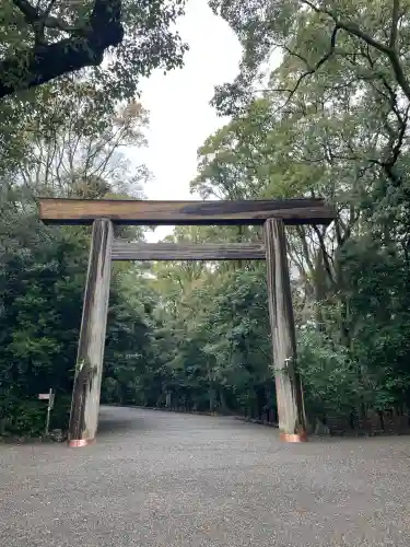 熱田神宮の{uncategorized: "未分類", other: "その他", undefined: "問題あり", building: "その他建物", grave: "お墓", sacred_gate: "鳥居", guardian: "狛犬", statue: "像", buddha: "仏像", history: "歴史", nature: "自然", garden: "庭園", animal: "動物", pagoda: "塔", temizu: "手水舎", mountain_gate: "山門・神門", sanctuary: "本殿・本堂", subordinate: "末社・摂社", art: "芸術", scenery: "景色", jizo: "地蔵", ema: "絵馬", goshuin: "御朱印", omikuji: "おみくじ", items: "授与品その他", amulet: "お守り", goshuincho: "御朱印帳", eats: "食事", festival: "お祭り", votive_dance: "神楽", shichigosan: "七五三参", wedding: "結婚式", experience: "体験その他", initially: "初詣", around: "周辺", anti_infection: "感染症対策"}