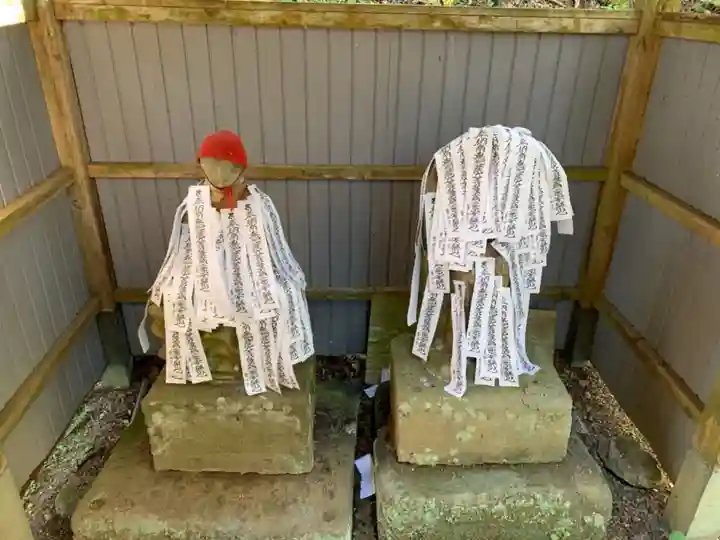 怒田沢観音堂の地蔵