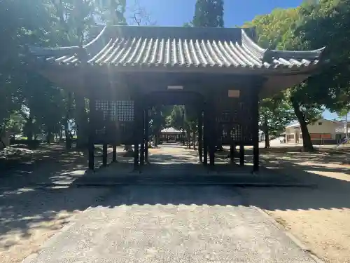 素盞嗚神社の{uncategorized: "未分類", other: "その他", undefined: "問題あり", building: "その他建物", grave: "お墓", sacred_gate: "鳥居", guardian: "狛犬", statue: "像", buddha: "仏像", history: "歴史", nature: "自然", garden: "庭園", animal: "動物", pagoda: "塔", temizu: "手水舎", mountain_gate: "山門・神門", sanctuary: "本殿・本堂", subordinate: "末社・摂社", art: "芸術", scenery: "景色", jizo: "地蔵", ema: "絵馬", goshuin: "御朱印", omikuji: "おみくじ", items: "授与品その他", amulet: "お守り", goshuincho: "御朱印帳", eats: "食事", festival: "お祭り", votive_dance: "神楽", shichigosan: "七五三参", wedding: "結婚式", experience: "体験その他", initially: "初詣", around: "周辺", anti_infection: "感染症対策"}