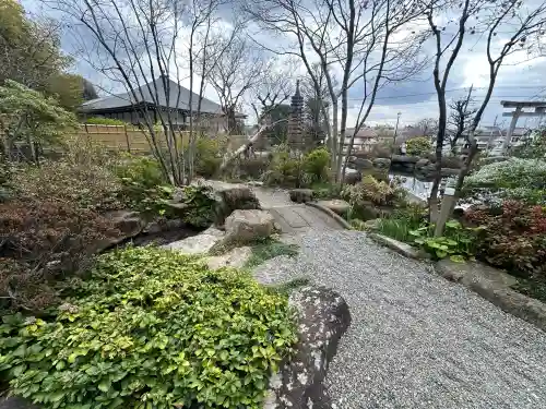 貫井神社の{uncategorized: "未分類", other: "その他", undefined: "問題あり", building: "その他建物", grave: "お墓", sacred_gate: "鳥居", guardian: "狛犬", statue: "像", buddha: "仏像", history: "歴史", nature: "自然", garden: "庭園", animal: "動物", pagoda: "塔", temizu: "手水舎", mountain_gate: "山門・神門", sanctuary: "本殿・本堂", subordinate: "末社・摂社", art: "芸術", scenery: "景色", jizo: "地蔵", ema: "絵馬", goshuin: "御朱印", omikuji: "おみくじ", items: "授与品その他", amulet: "お守り", goshuincho: "御朱印帳", eats: "食事", festival: "お祭り", votive_dance: "神楽", shichigosan: "七五三参", wedding: "結婚式", experience: "体験その他", initially: "初詣", around: "周辺", anti_infection: "感染症対策"}