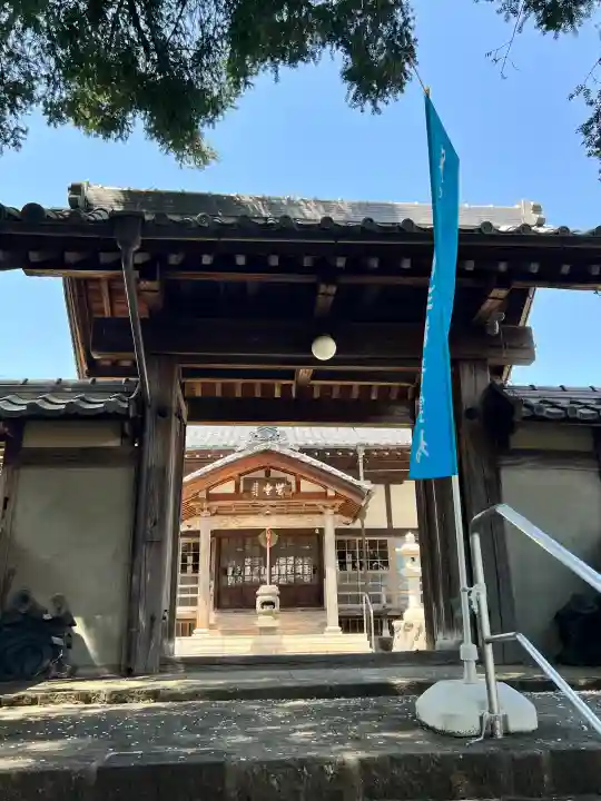 無量院(蓮華寺)の{uncategorized: "未分類", other: "その他", undefined: "問題あり", building: "その他建物", grave: "お墓", sacred_gate: "鳥居", guardian: "狛犬", statue: "像", buddha: "仏像", history: "歴史", nature: "自然", garden: "庭園", animal: "動物", pagoda: "塔", temizu: "手水舎", mountain_gate: "山門・神門", sanctuary: "本殿・本堂", subordinate: "末社・摂社", art: "芸術", scenery: "景色", jizo: "地蔵", ema: "絵馬", goshuin: "御朱印", omikuji: "おみくじ", items: "授与品その他", amulet: "お守り", goshuincho: "御朱印帳", eats: "食事", festival: "お祭り", votive_dance: "神楽", shichigosan: "七五三参", wedding: "結婚式", experience: "体験その他", initially: "初詣", around: "周辺", anti_infection: "感染症対策"}