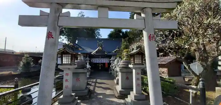 白蛇辨財天の鳥居