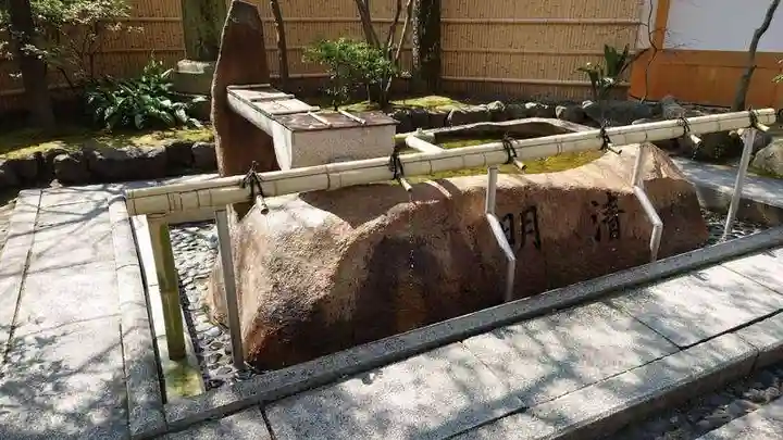 安井金比羅宮の手水舎