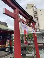 朝日稲荷神社の鳥居