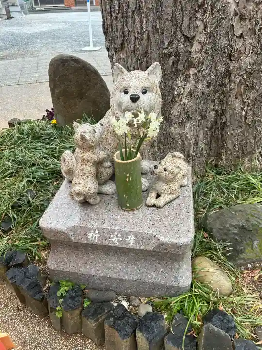 川越八幡宮の{uncategorized: "未分類", other: "その他", undefined: "問題あり", building: "その他建物", grave: "お墓", sacred_gate: "鳥居", guardian: "狛犬", statue: "像", buddha: "仏像", history: "歴史", nature: "自然", garden: "庭園", animal: "動物", pagoda: "塔", temizu: "手水舎", mountain_gate: "山門・神門", sanctuary: "本殿・本堂", subordinate: "末社・摂社", art: "芸術", scenery: "景色", jizo: "地蔵", ema: "絵馬", goshuin: "御朱印", omikuji: "おみくじ", items: "授与品その他", amulet: "お守り", goshuincho: "御朱印帳", eats: "食事", festival: "お祭り", votive_dance: "神楽", shichigosan: "七五三参", wedding: "結婚式", experience: "体験その他", initially: "初詣", around: "周辺", anti_infection: "感染症対策"}