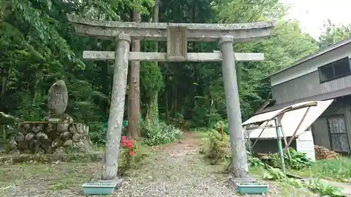 白山神社（下打波）の鳥居