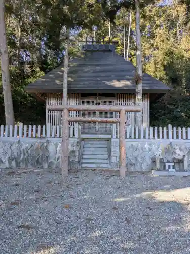 皇太神社の{uncategorized: "未分類", other: "その他", undefined: "問題あり", building: "その他建物", grave: "お墓", sacred_gate: "鳥居", guardian: "狛犬", statue: "像", buddha: "仏像", history: "歴史", nature: "自然", garden: "庭園", animal: "動物", pagoda: "塔", temizu: "手水舎", mountain_gate: "山門・神門", sanctuary: "本殿・本堂", subordinate: "末社・摂社", art: "芸術", scenery: "景色", jizo: "地蔵", ema: "絵馬", goshuin: "御朱印", omikuji: "おみくじ", items: "授与品その他", amulet: "お守り", goshuincho: "御朱印帳", eats: "食事", festival: "お祭り", votive_dance: "神楽", shichigosan: "七五三参", wedding: "結婚式", experience: "体験その他", initially: "初詣", around: "周辺", anti_infection: "感染症対策"}