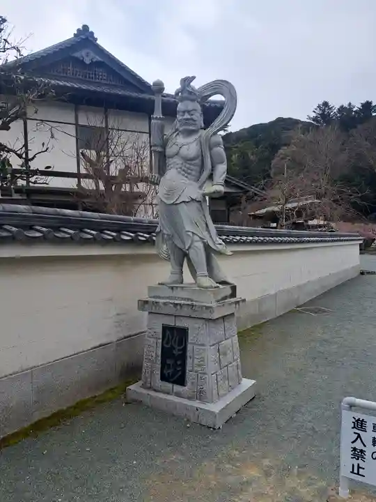 鎮國寺の像