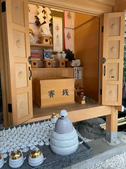厳島神社(川越熊野神社境内)の{uncategorized: "未分類", other: "その他", undefined: "問題あり", building: "その他建物", grave: "お墓", sacred_gate: "鳥居", guardian: "狛犬", statue: "像", buddha: "仏像", history: "歴史", nature: "自然", garden: "庭園", animal: "動物", pagoda: "塔", temizu: "手水舎", mountain_gate: "山門・神門", sanctuary: "本殿・本堂", subordinate: "末社・摂社", art: "芸術", scenery: "景色", jizo: "地蔵", ema: "絵馬", goshuin: "御朱印", omikuji: "おみくじ", items: "授与品その他", amulet: "お守り", goshuincho: "御朱印帳", eats: "食事", festival: "お祭り", votive_dance: "神楽", shichigosan: "七五三参", wedding: "結婚式", experience: "体験その他", initially: "初詣", around: "周辺", anti_infection: "感染症対策"}