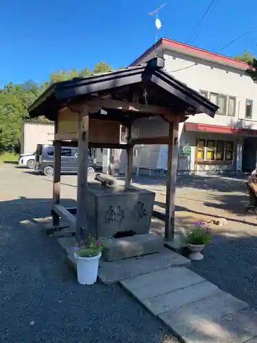 石山神社の手水舎
