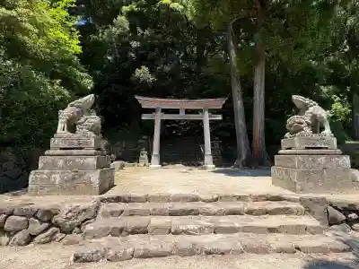 眞名井神社の{uncategorized: "未分類", other: "その他", undefined: "問題あり", building: "その他建物", grave: "お墓", sacred_gate: "鳥居", guardian: "狛犬", statue: "像", buddha: "仏像", history: "歴史", nature: "自然", garden: "庭園", animal: "動物", pagoda: "塔", temizu: "手水舎", mountain_gate: "山門・神門", sanctuary: "本殿・本堂", subordinate: "末社・摂社", art: "芸術", scenery: "景色", jizo: "地蔵", ema: "絵馬", goshuin: "御朱印", omikuji: "おみくじ", items: "授与品その他", amulet: "お守り", goshuincho: "御朱印帳", eats: "食事", festival: "お祭り", votive_dance: "神楽", shichigosan: "七五三参", wedding: "結婚式", experience: "体験その他", initially: "初詣", around: "周辺", anti_infection: "感染症対策"}