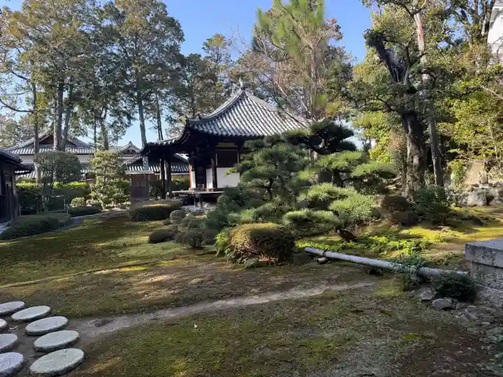慈眼院の{uncategorized: "未分類", other: "その他", undefined: "問題あり", building: "その他建物", grave: "お墓", sacred_gate: "鳥居", guardian: "狛犬", statue: "像", buddha: "仏像", history: "歴史", nature: "自然", garden: "庭園", animal: "動物", pagoda: "塔", temizu: "手水舎", mountain_gate: "山門・神門", sanctuary: "本殿・本堂", subordinate: "末社・摂社", art: "芸術", scenery: "景色", jizo: "地蔵", ema: "絵馬", goshuin: "御朱印", omikuji: "おみくじ", items: "授与品その他", amulet: "お守り", goshuincho: "御朱印帳", eats: "食事", festival: "お祭り", votive_dance: "神楽", shichigosan: "七五三参", wedding: "結婚式", experience: "体験その他", initially: "初詣", around: "周辺", anti_infection: "感染症対策"}
