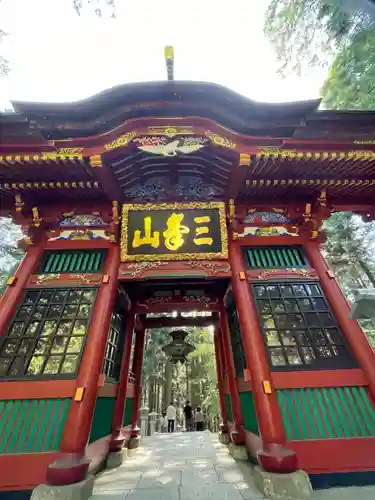 三峯神社の山門