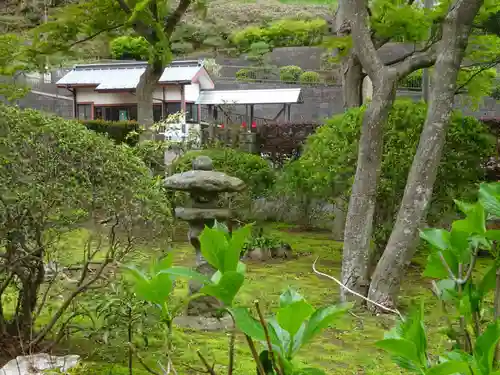 泉谷寺の庭園