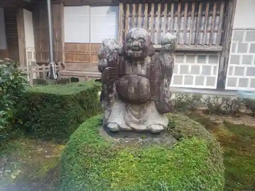 瓦屋寺の像