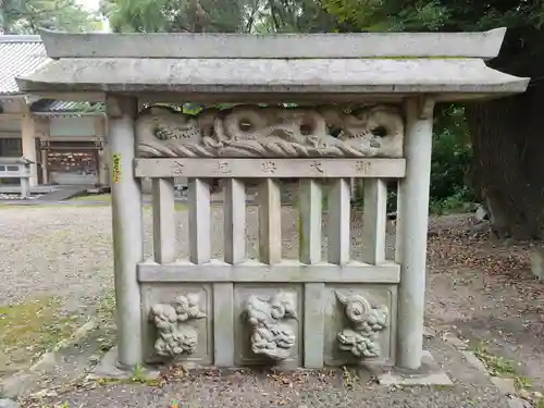 漆部神社の建物その他